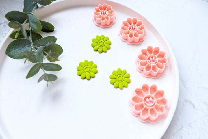 Flower with smile polymer clay cutter, Flower smiley face Embossed cutter, Flower earrings, Scallop clay cutter, Face Earring cutter