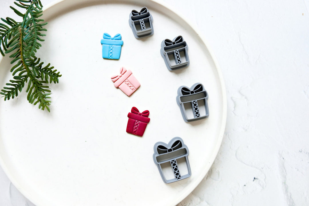 Christmas Gift Clay cutter, Christmas clay cutter, Christmas earrings, Scallop Present clay cutter, Celebration clay cuttter