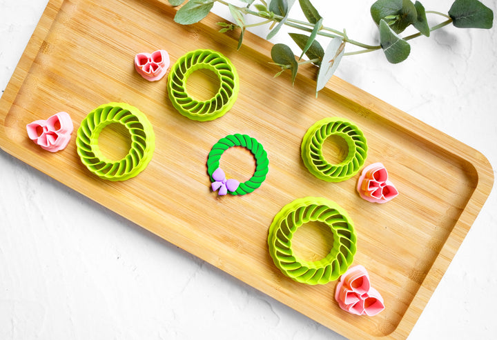 Christmas Wreath clay cutter with bow , Christmas Wreath Embossed cutter, Christmas earrings, Scallop Christmas Wreath clay cutter