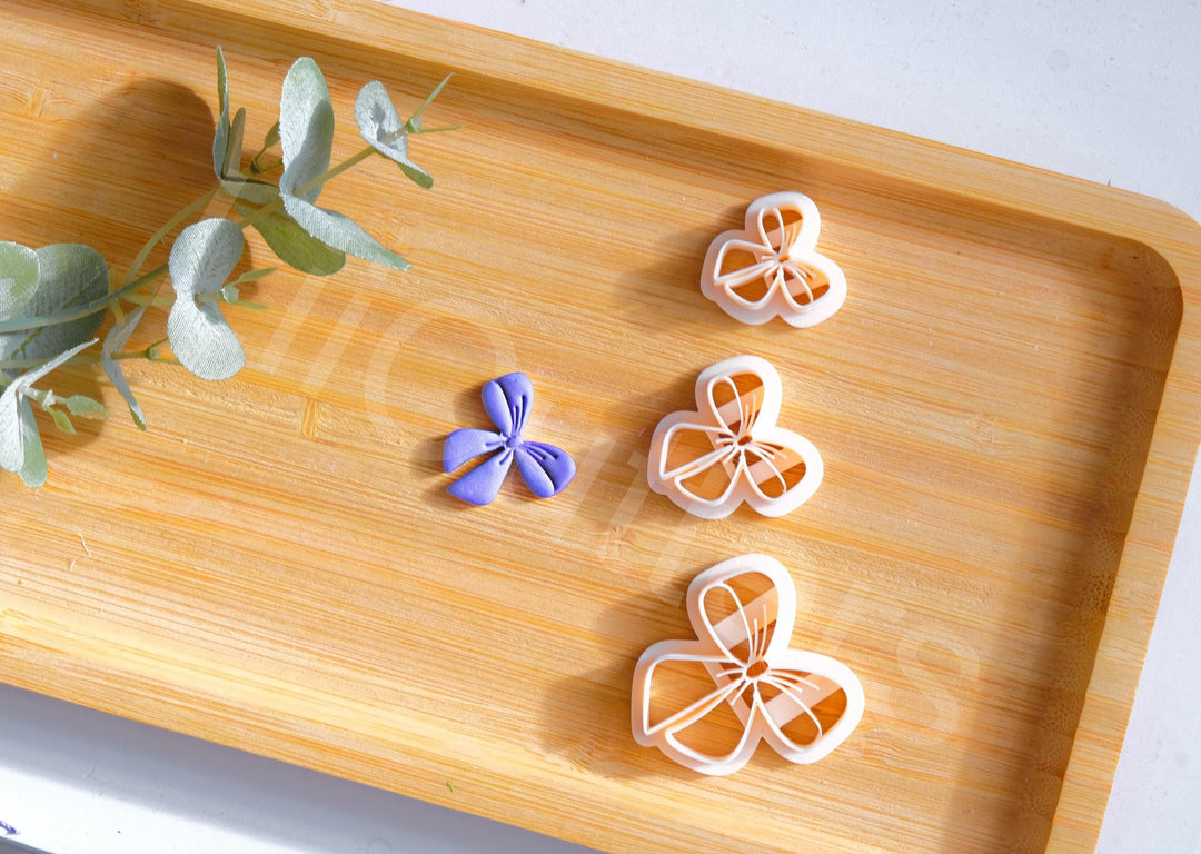 Christmas Bow Clay Cutter: Scallop Embossed Design, Earring DIY