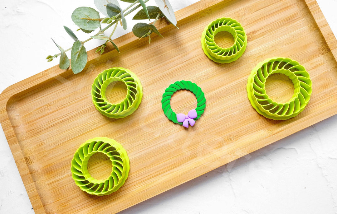 Christmas Wreath Clay Cutter Set: Embossed Scallop Design