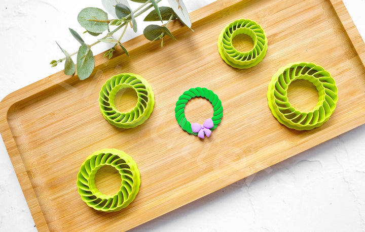 Christmas Wreath Clay Cutter Set: Embossed Scallop Design