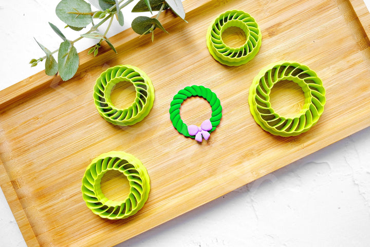 Christmas Wreath Clay Cutter Set: Embossed Scallop Design