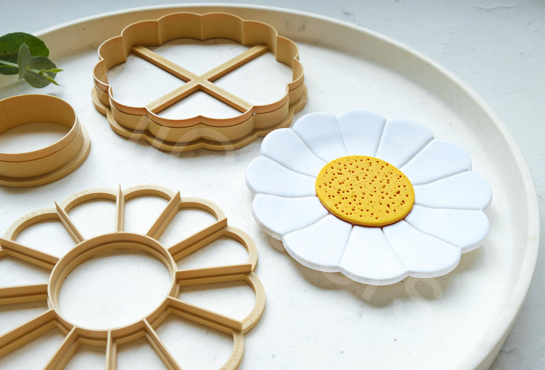 Daisy Flower Trinket Dish Clay Cutter: Summer Floral Design