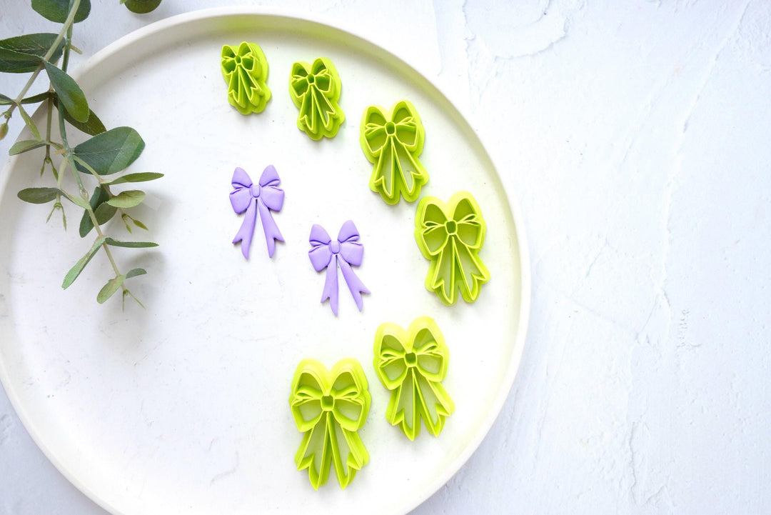 Christmas Bow Polymer Clay Cutter: Embossed Scallop Design