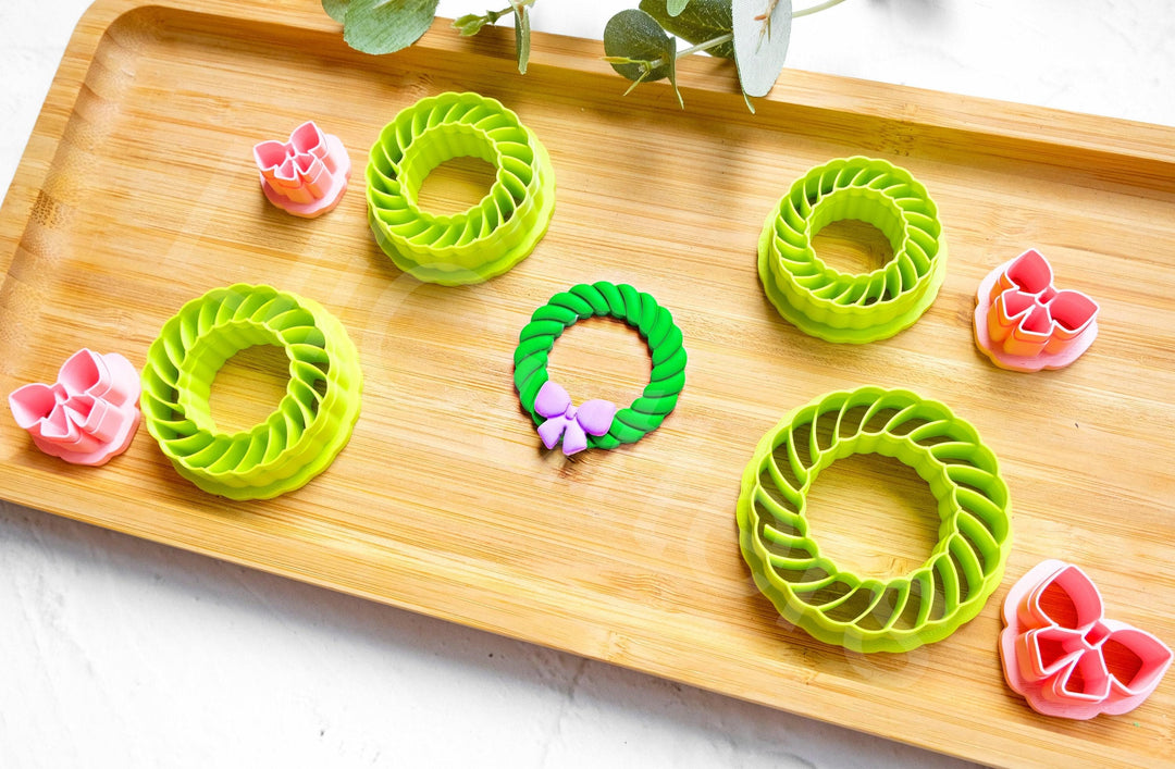 Christmas Wreath Clay Cutter Set: Embossed Scallop Design