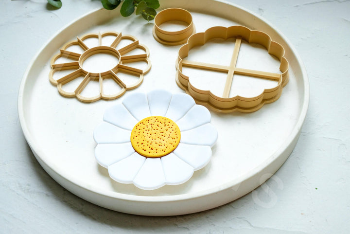 Daisy Flower Trinket Dish Clay Cutter: Summer Floral Design