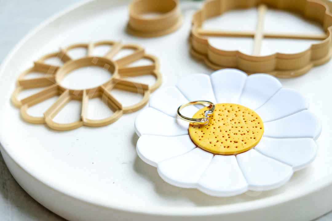 Daisy Flower Trinket Dish Clay Cutter: Summer Floral Design