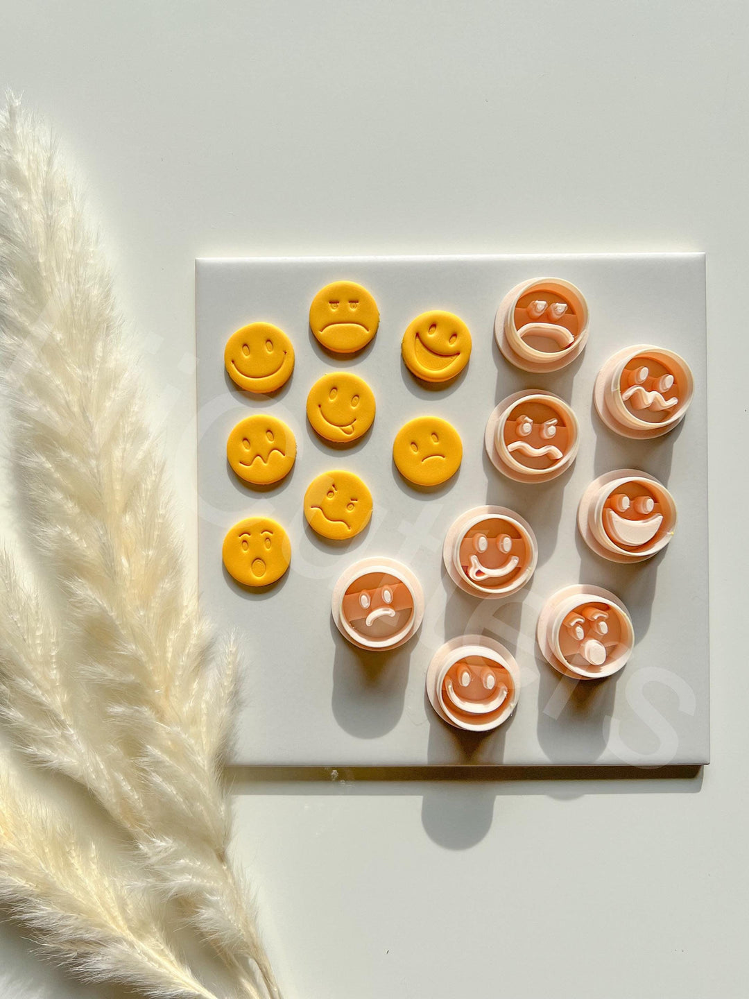 Emoji Face Polymer Clay Cutter Set – 7 Expressions (15–25mm), Mini Clay Cutter for Earrings, Charms & Fun DIY Jewelry