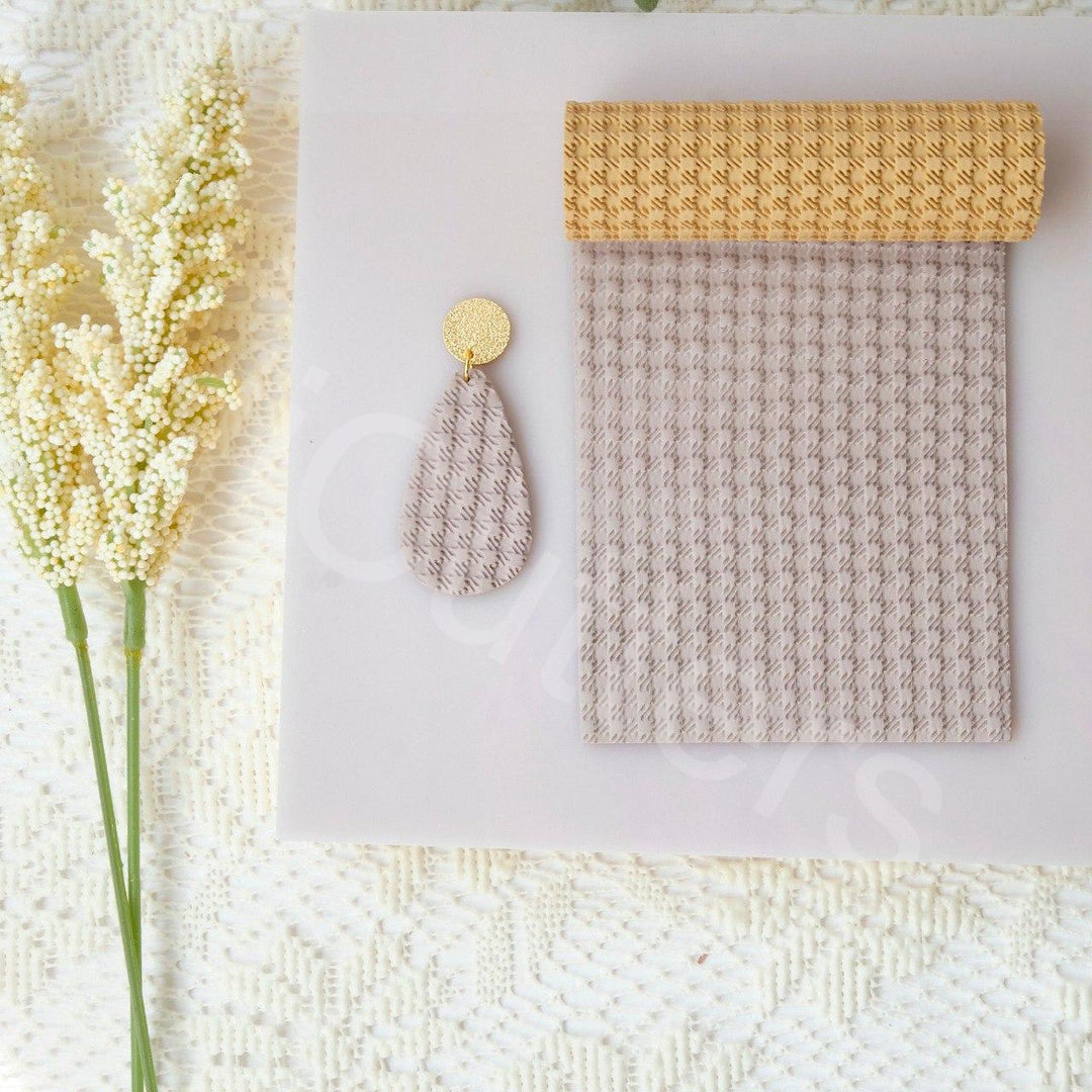 Gingham Polymer Clay Texture Roller: Seamless Chevron Pattern