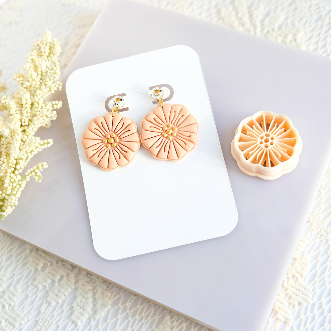 Textured Petal Flower Clay Cutter: DIY Jewelry Mold (25mm, 30mm, 35mm)